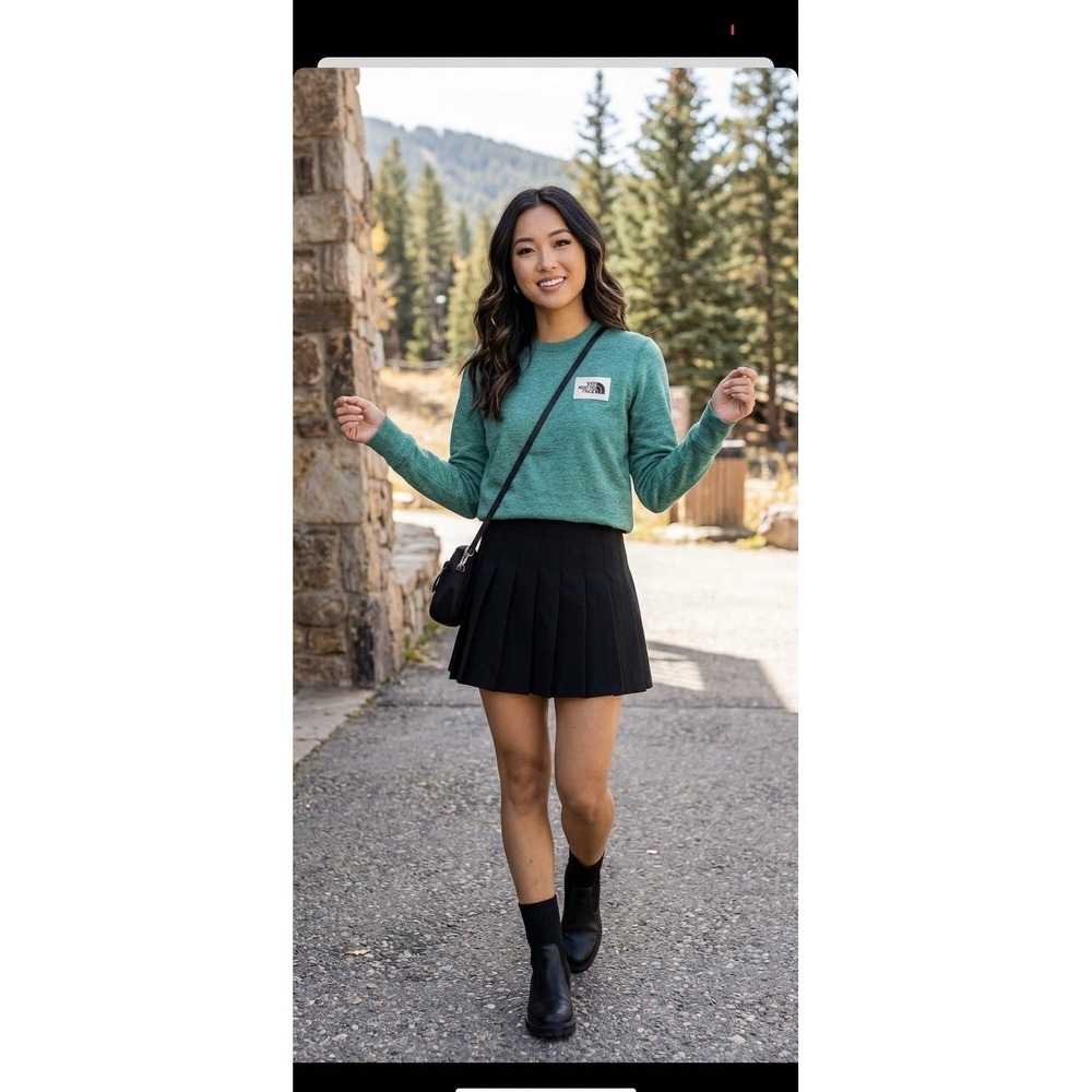 The North Face Womens Green Heritage Patch Crewneck Sweatshirt XS NF0A5EJ2